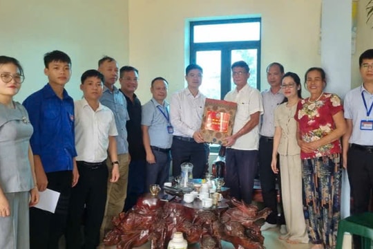 Xã Đa Phúc tổ chức 7 đoàn thăm, tặng quà tri ân các gia đình chính sách