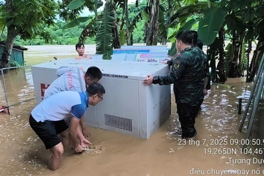 Viettel cộng tài khoản cho người dân Nghệ An bị cô lập do lũ lụt