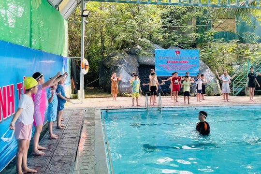 Thạch Thất Lớp học bơi và ước mơ mùa hè không nước mắt