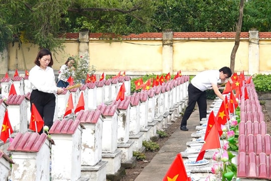 Phường Long Biên Dâng hương kỷ niệm 78 năm ngày Thương binh - Liệt sỹ