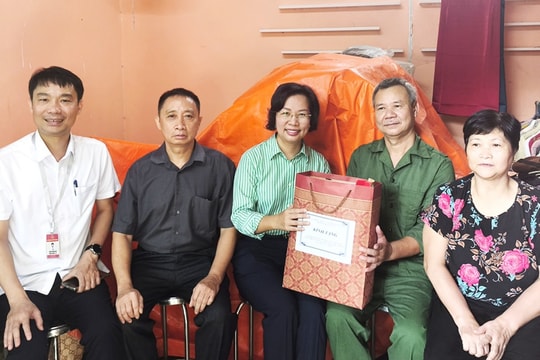 Hà Nội: Nhiều địa phương khám sức khỏe miễn phí, thăm hỏi, tặng quà cho người có công