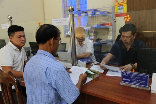 Người dân Đoài Phương hài lòng với dịch vụ hành chính công