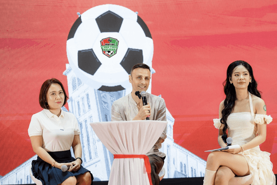 Tiền đạo Dimitar Berbatov tái ngộ fan Việt tại sự kiện “Together We Rise”