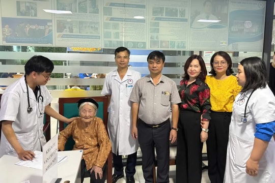 Theo chân cán bộ phường tri ân những người có công