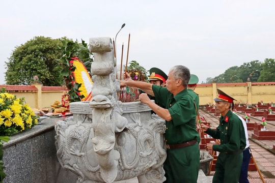 Phường Sơn Tây dâng hương tưởng niệm các Anh hùng liệt sĩ