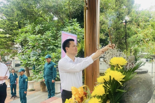 Phường Phúc Lợi dâng hương kỷ niệm 78 năm Ngày Thương binh - Liệt sĩ