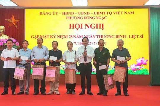Phường Đông Ngạc gặp mặt, tri ân thương bệnh binh, gia đình có công dịp 27/7