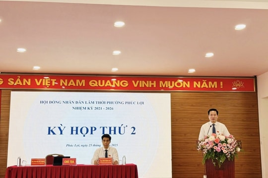 Kỳ họp thứ 2 HĐND phường Phúc Lợi 100% đại biểu đã thống nhất thông qua 4 Nghị quyết