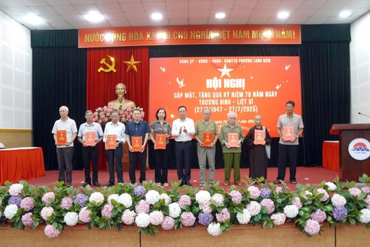 Phường Long Biên gặp mặt, tri ân gia đình liệt sĩ, người có công với cách mạng