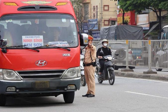 Hà Nội: Tổng kiểm soát phương tiện kinh doanh vận tải, phát hiện, xử lý nhiều vi phạm
