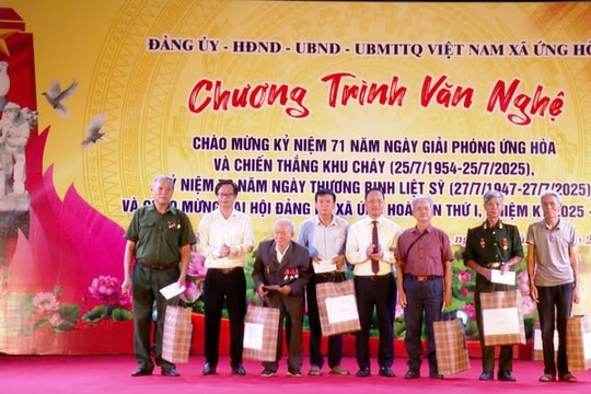 Xã Ứng Hòa tổ chức thắp nến tri ân và kỷ niệm 71 năm Chiến thắng Khu Cháy
