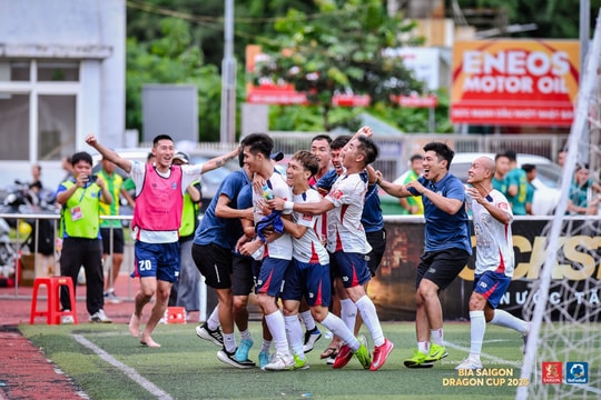 Vòng chung kết Giải bóng đá 7 người vô địch quốc gia Bia Saigon Dragon Cup 2025 CLB Điện Bách Khoa Ninh Thuận viết nên câu chuyện thể thao đầy cảm hứng