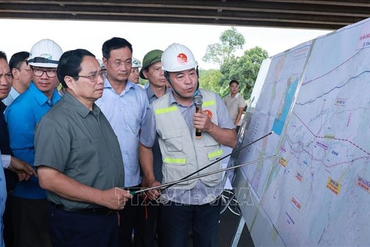 Thủ tướng Phạm Minh Chính khảo sát các dự án hạ tầng tại tỉnh Quảng Trị