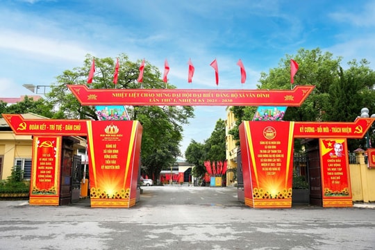 Vân Đình rực rỡ cờ hoa chào mừng Đại hội Đảng