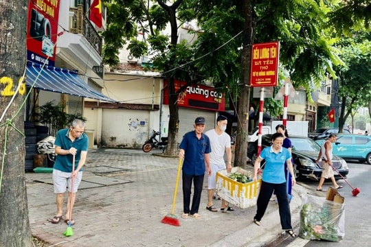 Phường Hai Bà Trưng ra quân thực hiện “Ngày cuối tuần xanh”