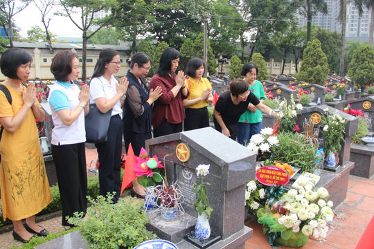 Từ những nén hương tri ân đến những trang sách lan tỏa