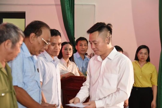 Tặng quà và khám bệnh miễn phí cho thương bệnh binh, các gia đình chính sách