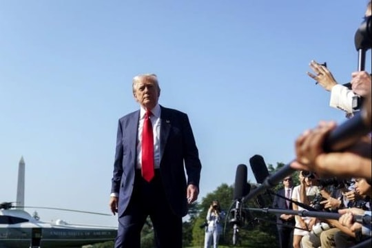Tổng thống Mỹ Donald Trump tới Anh để đàm phán thương mại với EU