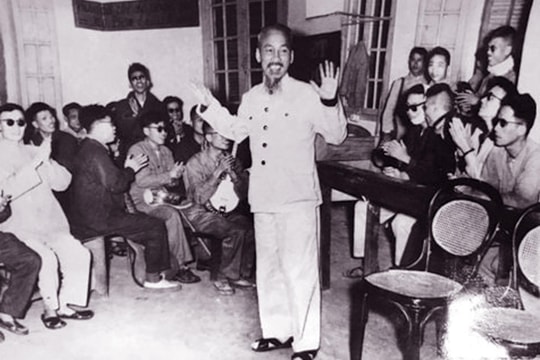 Tỏa sáng ngọn đuốc tri ân