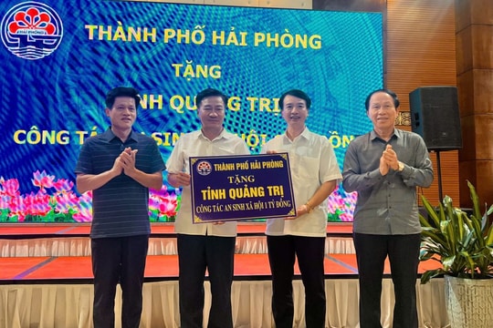 Hải Phòng trao 1 tỷ đồng hỗ trợ Quảng Trị thực hiện chính sách an sinh xã hội