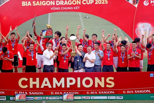 Thiên Khôi FC lần đầu bước lên ngôi vương Giải bóng đá 7 người VĐQG Bia Saigon Dragon Cup 2025