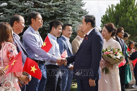 Chủ tịch Quốc hội Trần Thanh Mẫn gặp gỡ cộng đồng người Việt Nam tại Thụy Sĩ