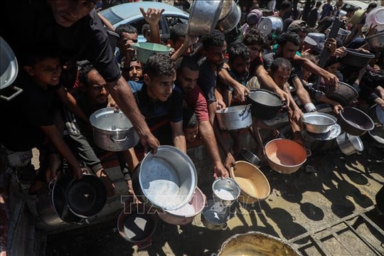 Israel tạm dừng hoạt động quân sự tại Gaza, nối lại thả hàng cứu trợ