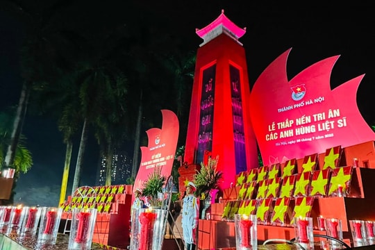 Tuổi trẻ Thủ đô thắp nến tri ân các anh hùng liệt sĩ