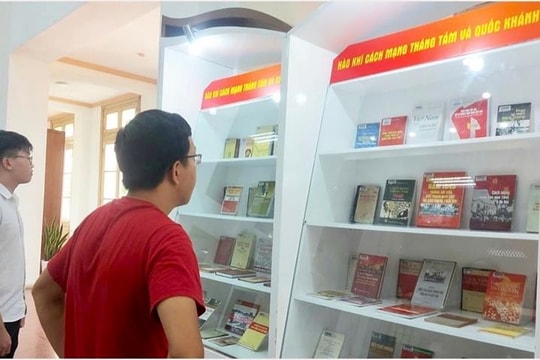Triển lãm sách, báo và hình ảnh chủ đề “Mùa thu độc lập và Khát vọng phồn vinh”
