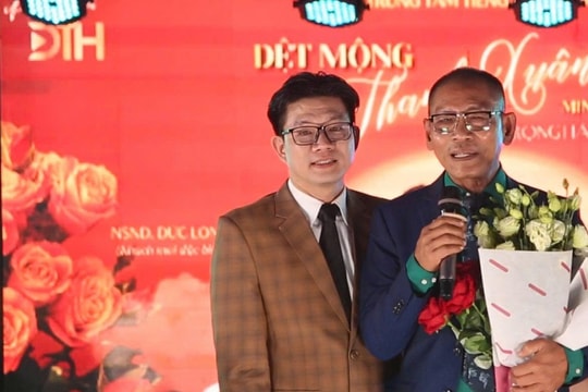 NSND Đức Long hát về Hà Nội đầy xúc cảm