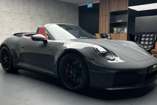 Porsche 911 Carrera 4 GTS Cabriolet chính hãng đầu tiên "cập bến" Việt Nam