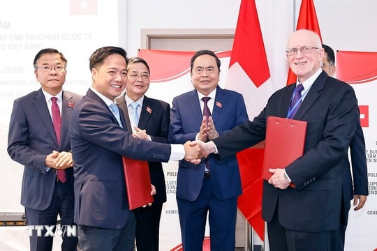 Chủ tịch Quốc hội Trần Thanh Mẫn dự tọa đàm về xây dựng, vận hành Trung tâm tài chính quốc tế