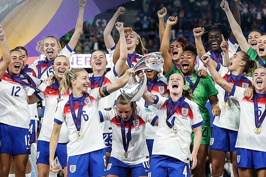 Tuyển nữ Anh lên ngôi vô địch Euro 2025 sau màn đấu súng nghẹt thở với Tây Ban Nha
