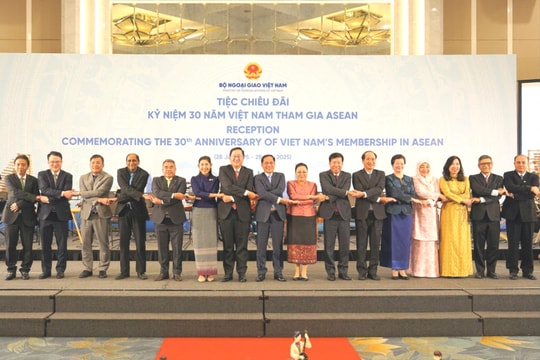 Việt Nam đến với ASEAN bằng tinh thần cầu thị, trách nhiệm