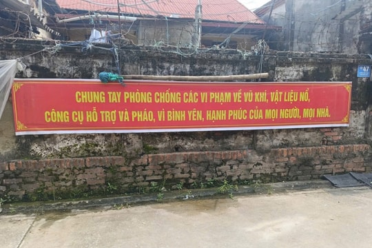 Công an xã Phú Xuyên (Hà Nội) Đẩy mạnh tuyên truyền, vận động người dân giao nộp vũ khí...