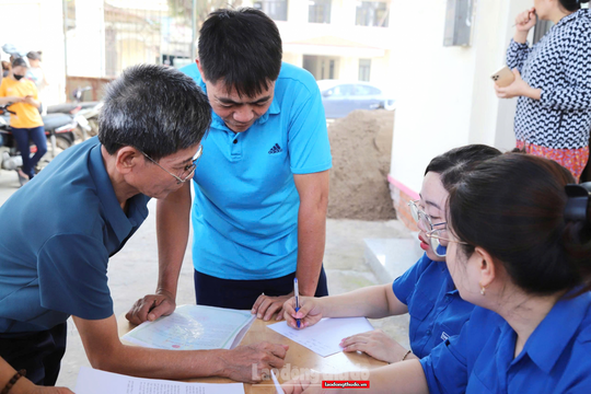 Thanh niên đồng hành với chính quyền xã về công nghệ