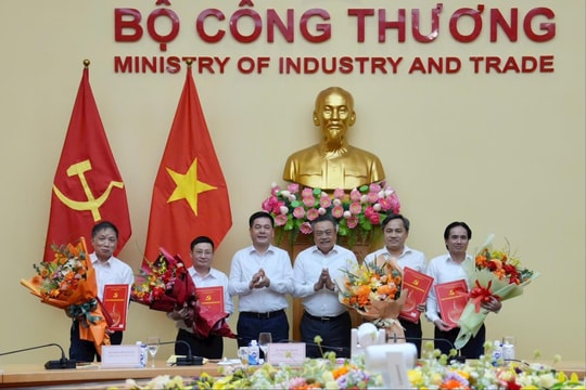 Hà Nội chuyển giao 4 tổ chức Đảng về trực thuộc Đảng bộ Bộ Công Thương