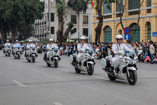 Trình diễn nghiệp vụ, diễu hành phương tiện của Bộ Công an tại hồ Hoàn Kiếm