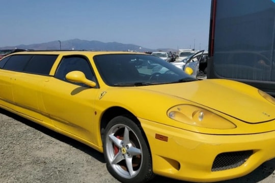 Chiêm ngưỡng Ferrari 360 Modena độ limousine "cực độc"
