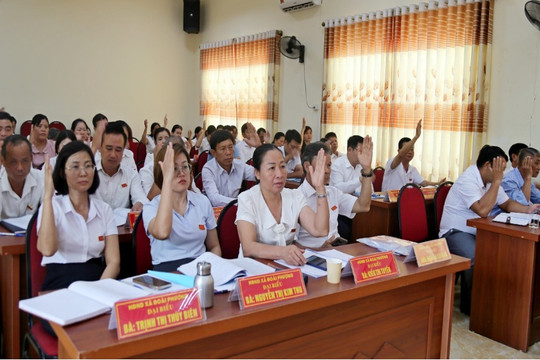 Kỳ họp thứ 2 HĐND xã Đoài Phương: Thông qua 5 nghị quyết quan trọng