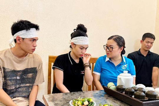 Hội LHPN Hà Nội thăm hỏi, hỗ trợ gia đình hội viên phụ nữ là nạn nhân vụ chìm tàu tại Quảng Ninh