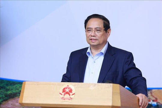 Thủ tướng: Phấn đấu hoàn thành xuất sắc mục tiêu phát triển hạ tầng giao thông báo cáo Đại hội XIV của Đảng