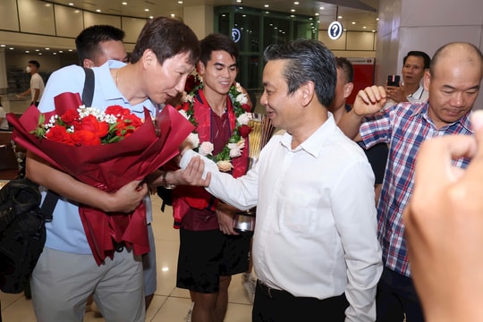 Đội tuyển U23 Việt Nam về nước sau chiến thắng tại giải Đông Nam Á