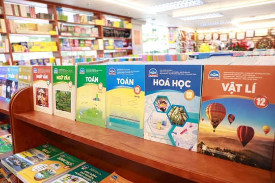 Mua sách giáo khoa tại các cửa hàng uy tín để tránh sách giả