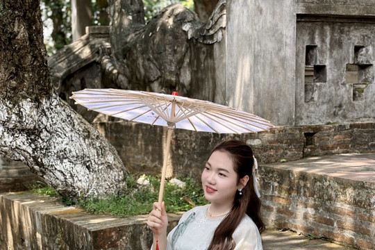 “Sương hoa” - nơi phụ nữ "đầy đặn" tỏa sáng theo cách riêng