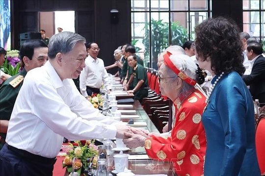 Tổng Bí thư Tô Lâm gặp mặt đại biểu có công với cách mạng