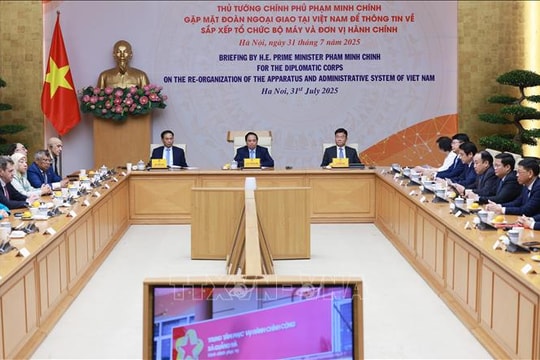 Thủ tướng Phạm Minh Chính gặp mặt Đoàn Ngoại giao tại Hà Nội thông tin về sắp xếp tổ chức bộ máy
