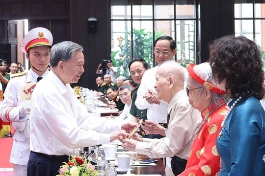 Mãi mãi tri ân, khắc ghi công lao trời biển của Đảng, Bác Hồ, của hàng triệu chiến sĩ, Anh hùng liệt sĩ
