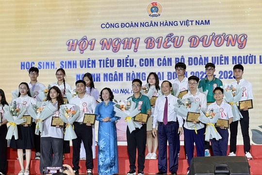 Biểu dương 373 học sinh, sinh viên là con cán bộ ngành Ngân hàng