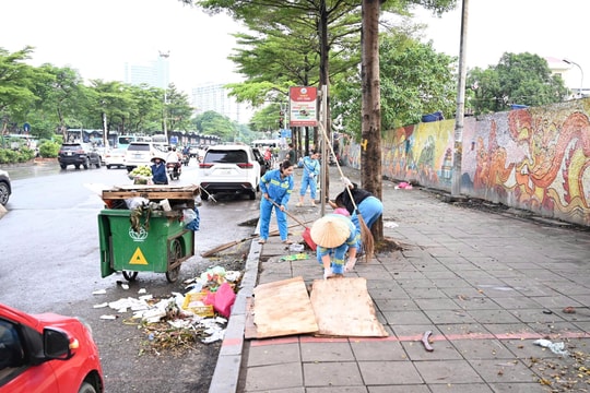 URENCO Chi nhánh Hoàn Kiếm ra quân tổng vệ sinh môi trường tại phường Hồng Hà
